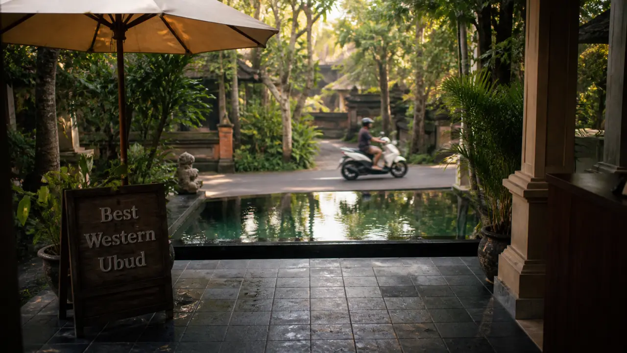 Best Western Ubud Bali : entrée d’hôtel et piscine à Ubud