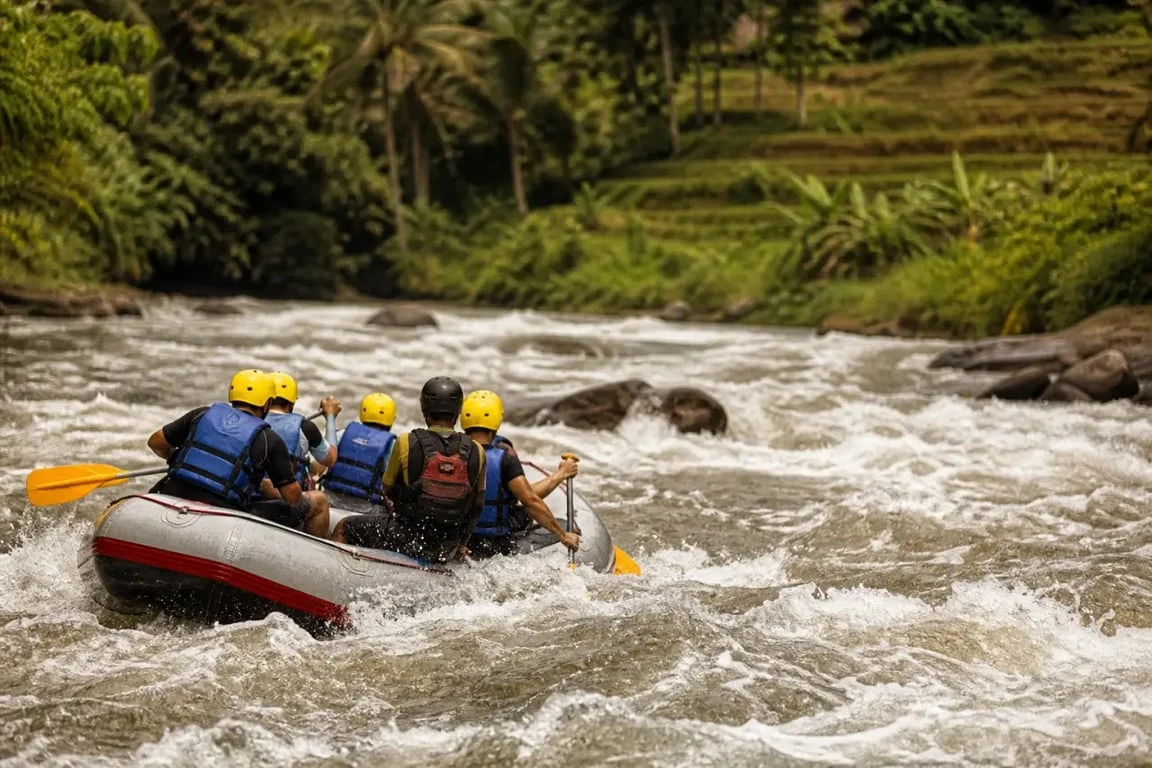 ubud bali white water rafting sur la Telaga Waja, descente plus vive dans un paysage ouvert