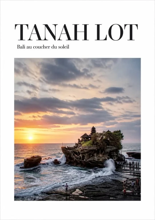 Temples of Bali : Tanah Lot au coucher du soleil sur un îlot rocheux