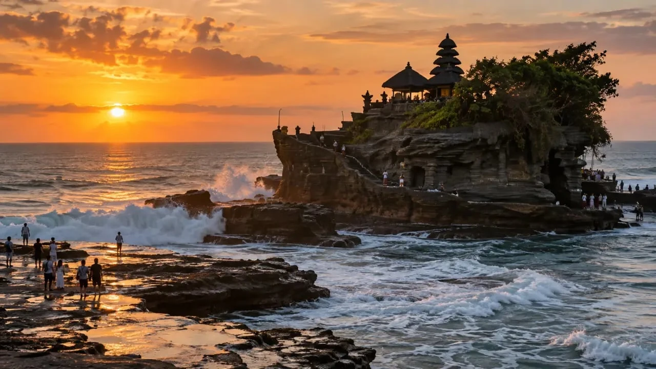 Hindu temples Bali : Tanah Lot sur son rocher face à l'océan