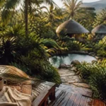 Visesa Ubud Resort Bali, terrasse en teck et jardin tropical près d’Ubud