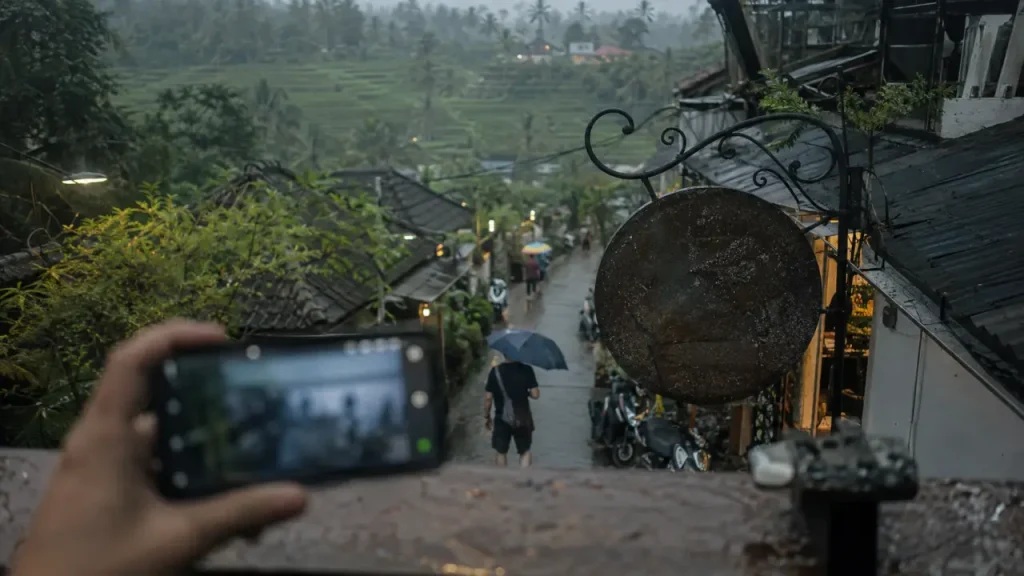 Webcam Bali Ubud : pluie, rizières et trafic routier